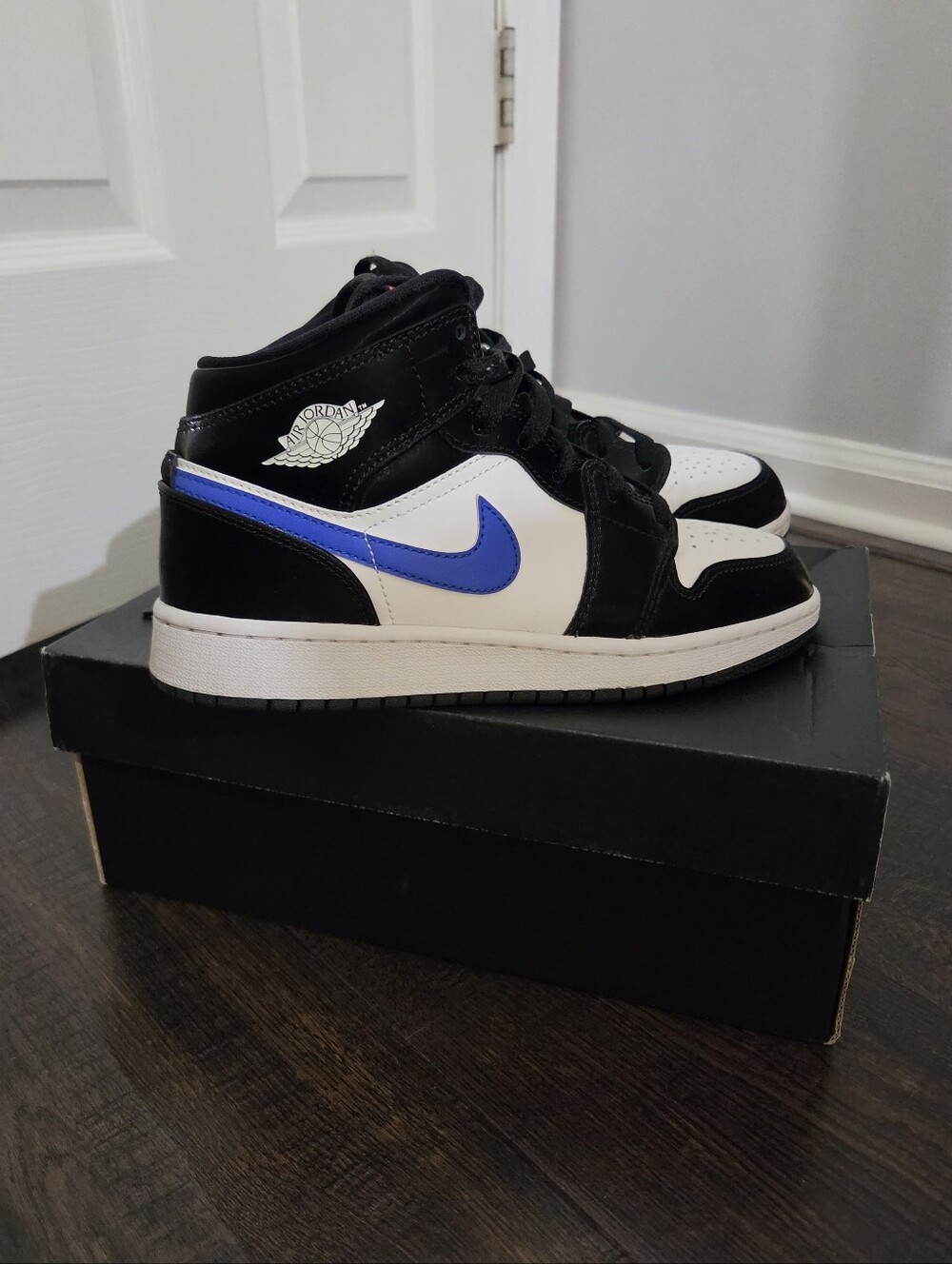 Nike Kids Mid-Top Sneakers in Black/White/Blue